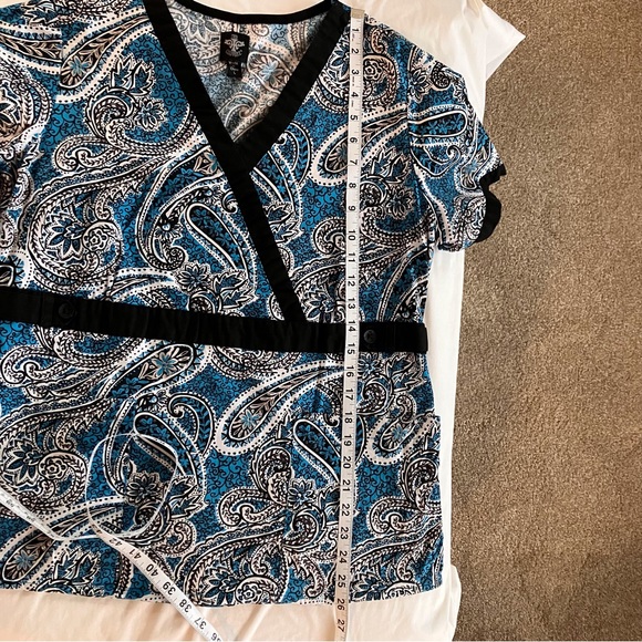 Scrub top, size L, Med Couture - Picture 10 of 10
